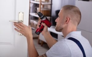 Read more about the article Why should you never try to fix your locks?